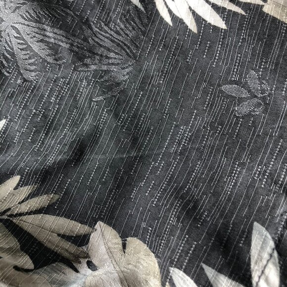 Tommy Bahama 100% Silk Hawaiian Shirt Copyrighted Print Button Up Mens Size XL - Picture 16 of 16